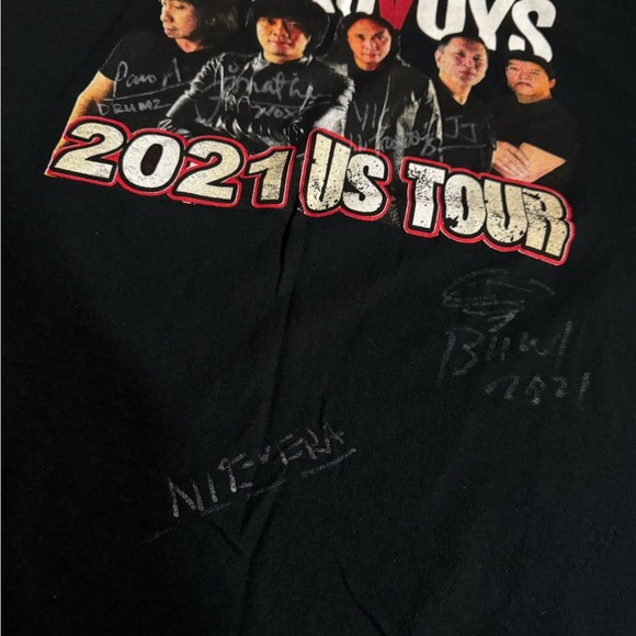 Introvoys US tour 2021 Signed T Shirt Original Philippine Music - Picture 2 of 4